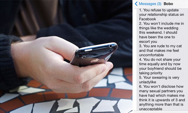 SMS-ben szakító férfin röhög az internet