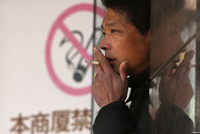 Szigorú jogszabályt fogadtak el Pekingben a dohányzás korlátozására