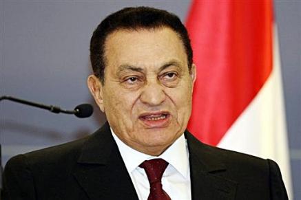 Felmentették Mubarakot a több száz tüntető meggyilkolásával kapcsolatos vádpontokban