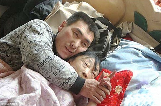 23E8227C00000578-2866819-Since_marrying_the_couple_have_overcome_the_32_year_age_gap_and_-a-6_1418141556906