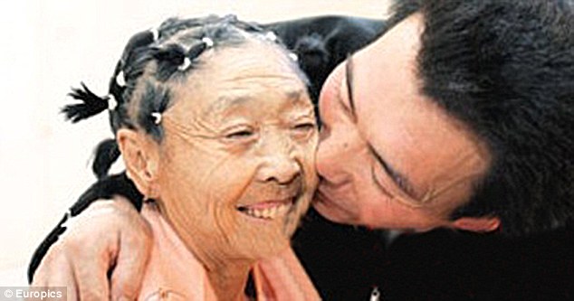 23E8229C00000578-2866819-Ma_remembers_a_cheeky_little_chap_who_was_smitten_with_the_well_-a-5_1418141549672