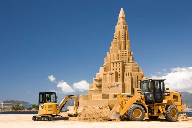 A világ legmagasabb homokvárát így építették fel és rombolták le! – videó