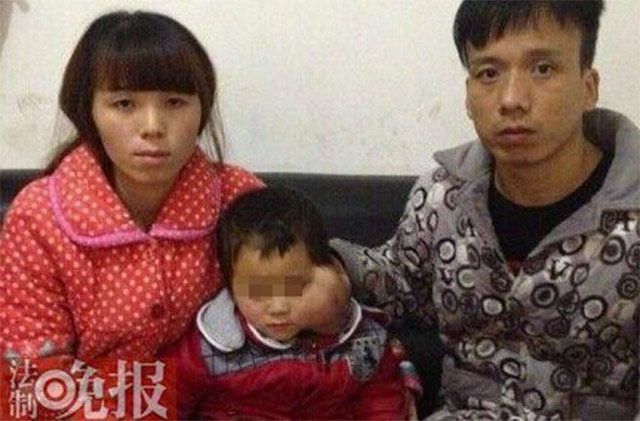 Eutanáziát kérnek súlyos beteg kislányuknak a kínai szülők