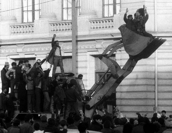 FILE PHOTO FROM ROMANIAN 1989 ANTI-COMMUNIST REVOLUTION IN BUCHAREST