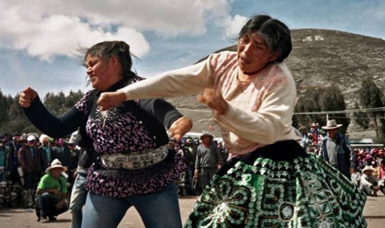 Peru, ahol karácsonykor behúzhatnak egymásnak az emberek