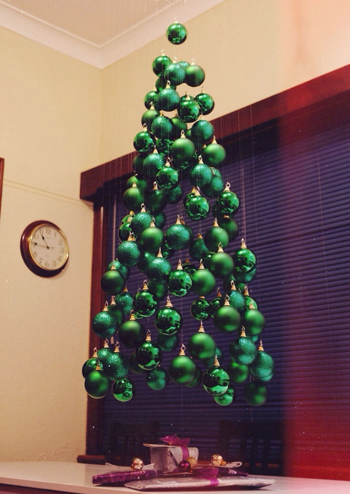 XX-Of-The-Most-Creative-Christmas-Trees-Ever28__700