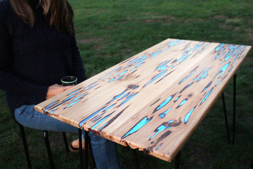 a-glowing-resin-table (1)