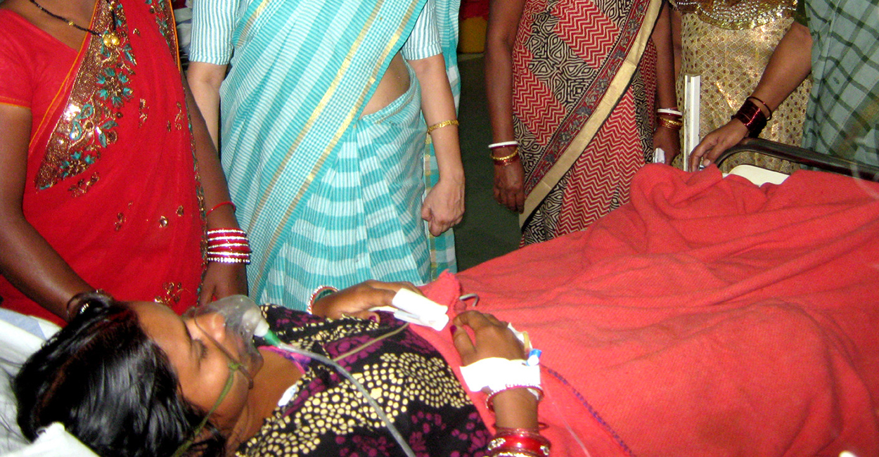 Ezért halnak bele a sterilizálásba az indiai nők? - videó