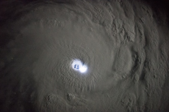 Ilyennek látjuk a villámot az űrből – videó