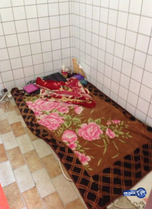 Ilyen nyilvános vécében lakik egy ázsiai férfi! - fotó