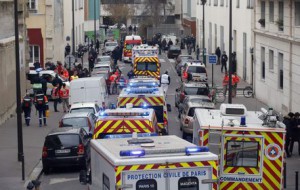 Fegyveresek támadták meg egy francia hetilap párizsi székházát
