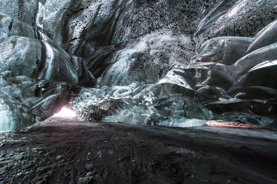 I-finally-visited-the-ice-caves-in-Iceland19__880