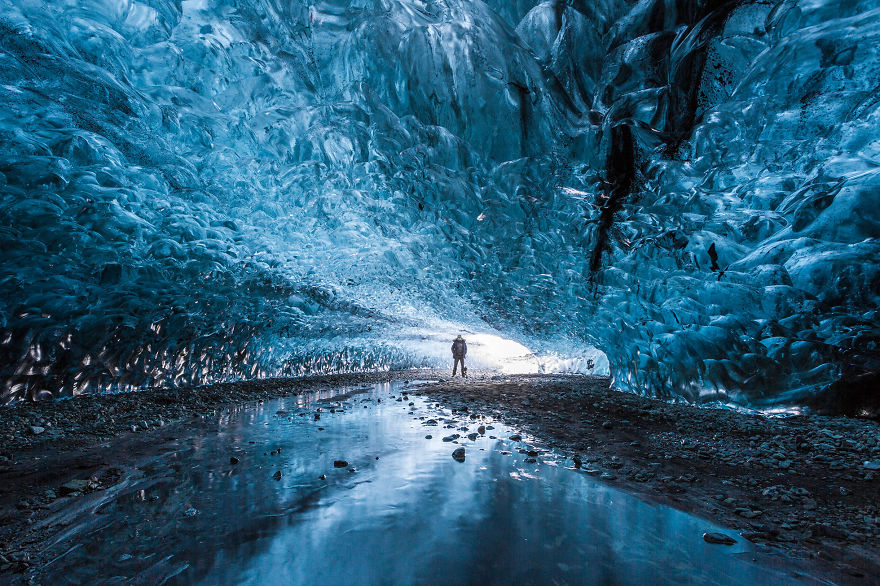 I-finally-visited-the-ice-caves-in-Iceland20__880