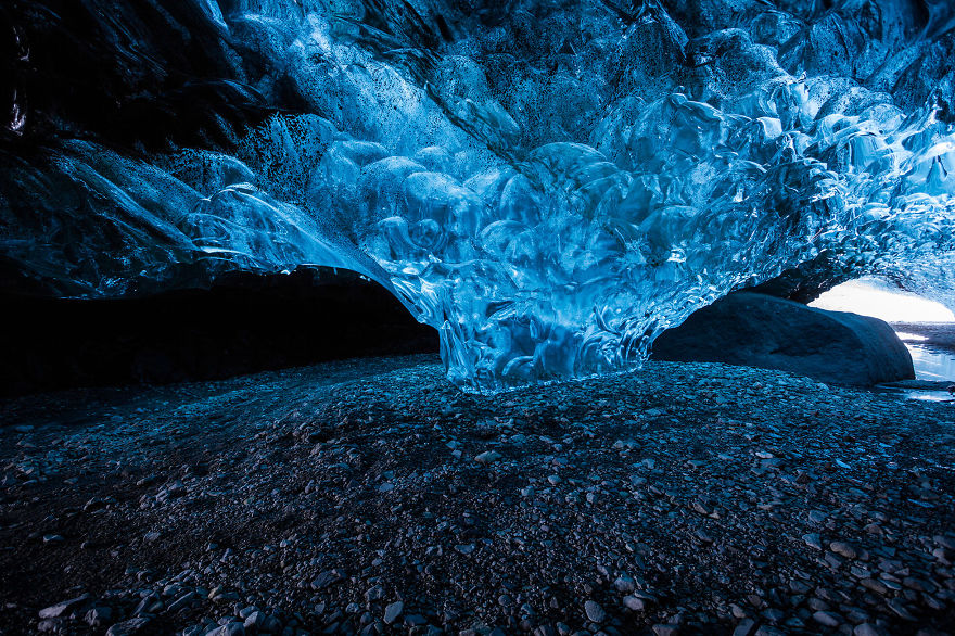 I-finally-visited-the-ice-caves-in-Iceland21__880