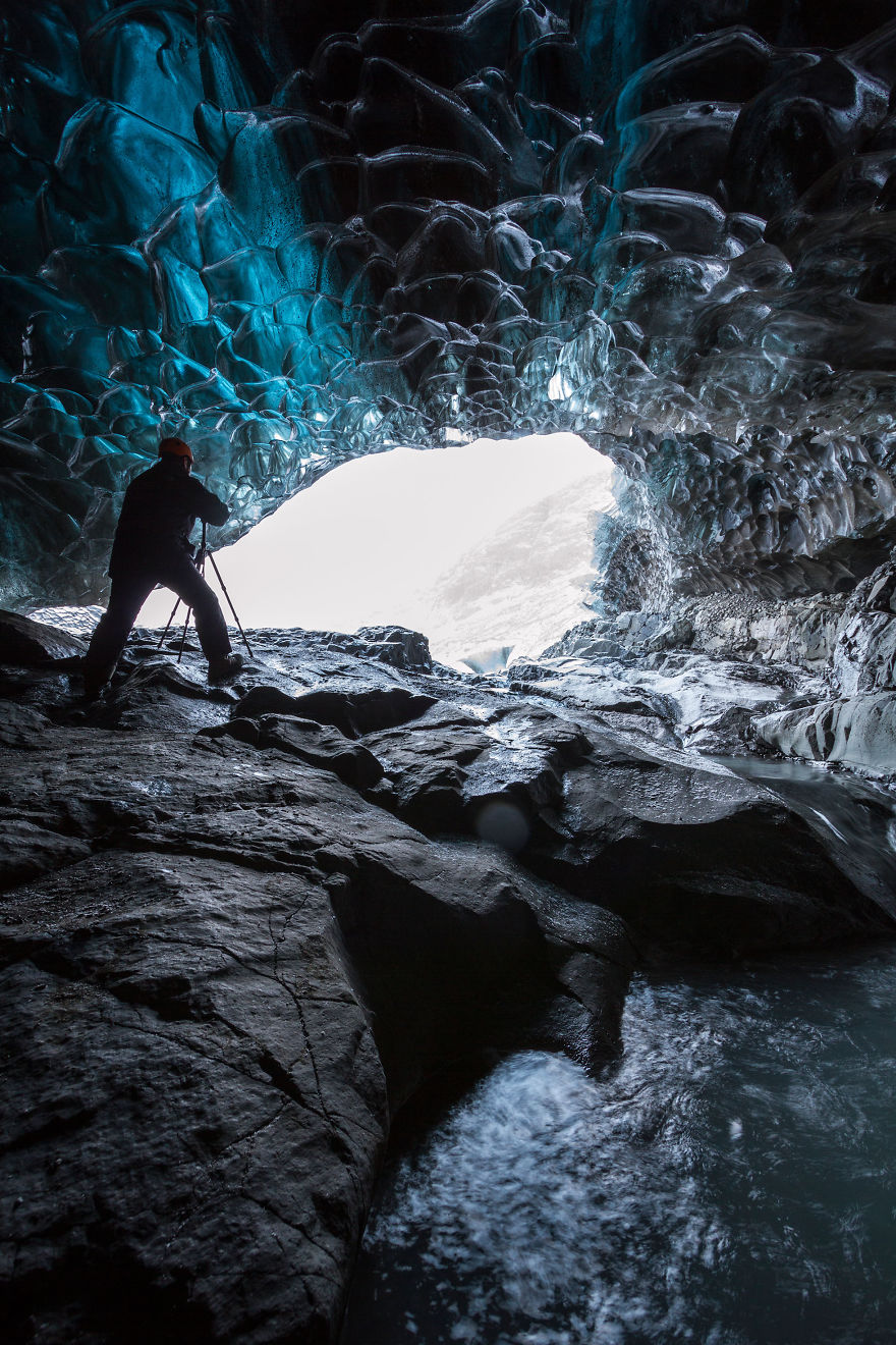 I-finally-visited-the-ice-caves-in-Iceland22__880