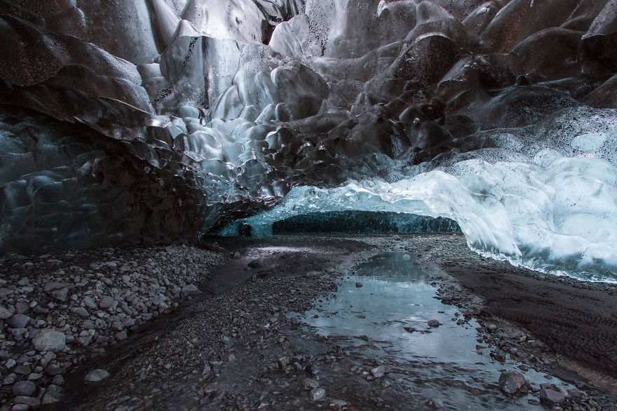 I-finally-visited-the-ice-caves-in-Iceland30__880