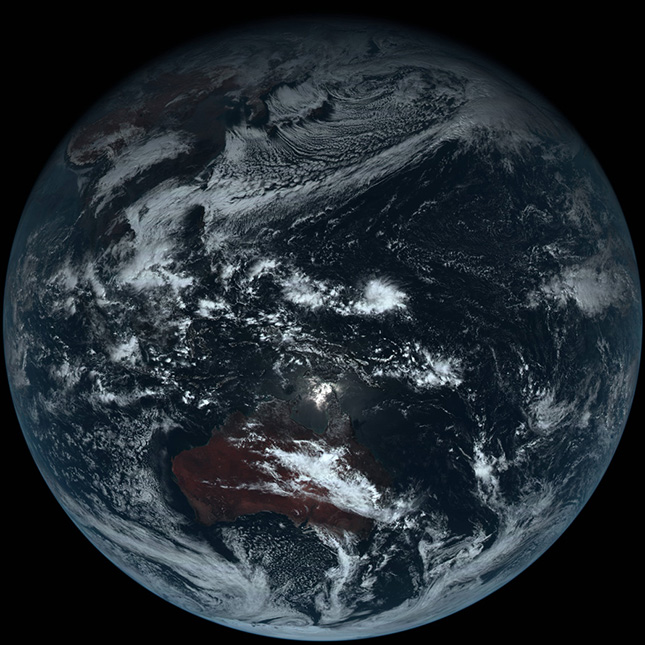 Ez az első fotó a Földről, ami valódi színében pompázik