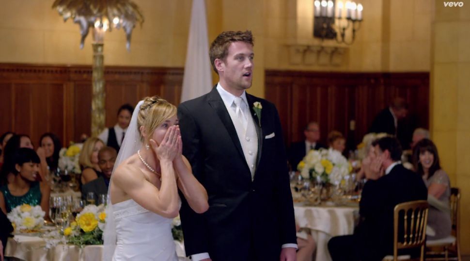 Ekkora meglepetést esküvőkön még soha nem okoztak! – videó