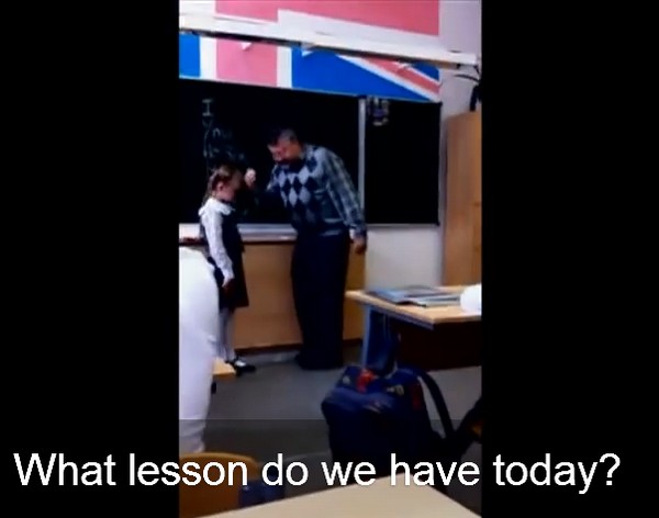 Így védte meg magát a kislány az agresszív tanárral szemben- videó