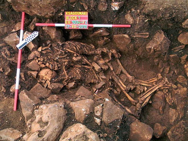 6000 éve egymást ölelő szerelmespár csontvázára bukkantak - fotó
