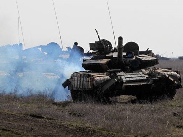 Ukrán válság - Kijev szerint a szakadárok harckocsikkal lövik Debalceve térségét, válaszcsapások