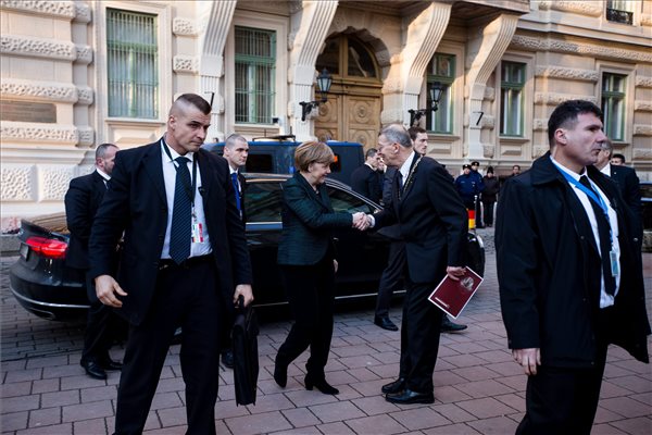 Merkel Budapesten - A Szegedi Tudományegyetem díszdoktora lett Angela Merkel