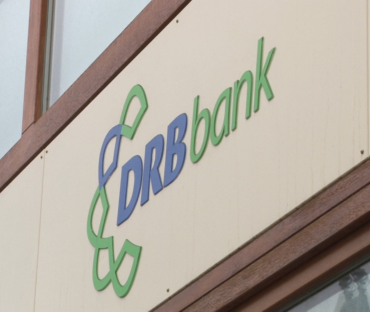 Buda-Cash - Az MNB 60 ezer forintra csökkentette a DRB Bankcsoportnál a kifizetési határt