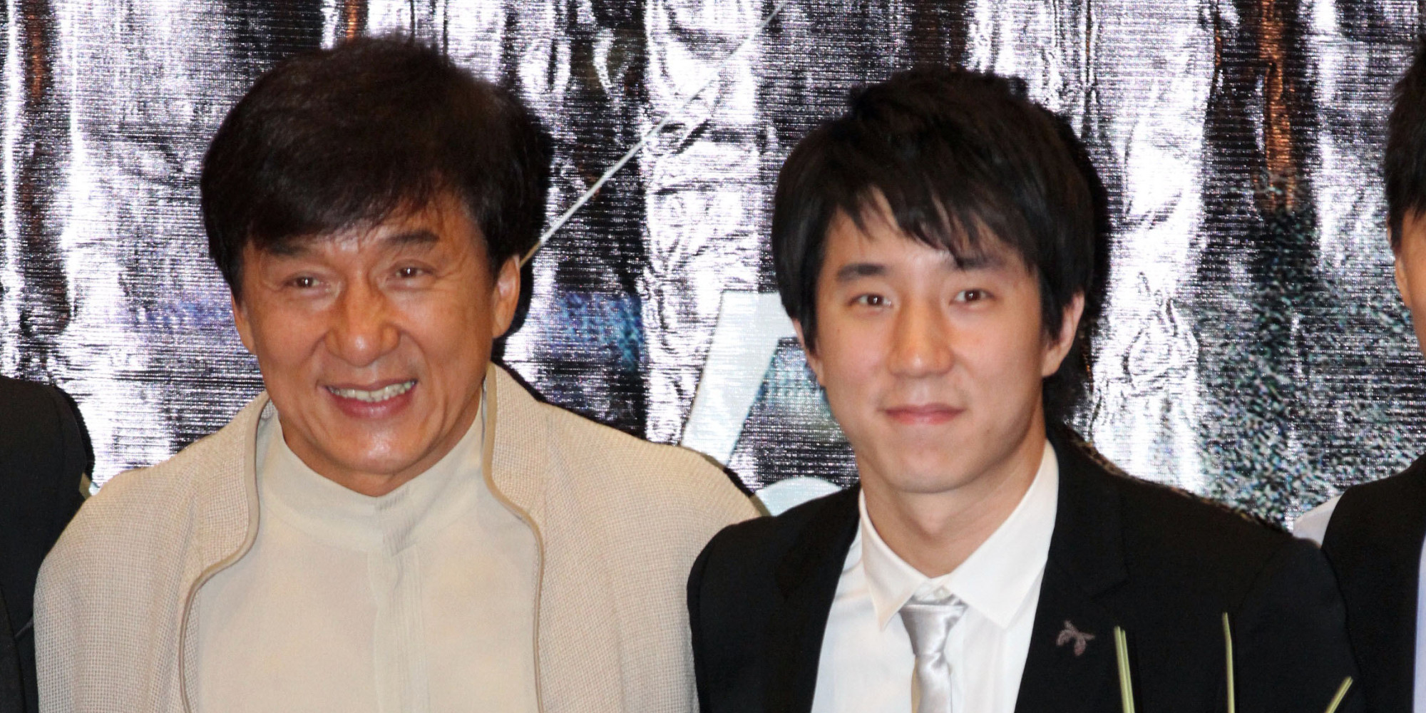 Nyilvánosan kért bocsánatot kábítószerezéséért Jackie Chan fia