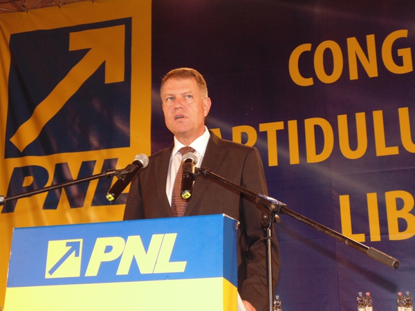 Klaus Iohannis államfő volt pártja a legnépszerűbb Romániában
