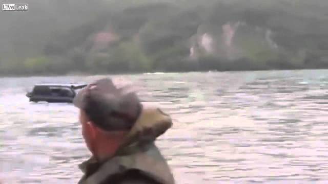 Így jöttek a haverok horgászni – videó