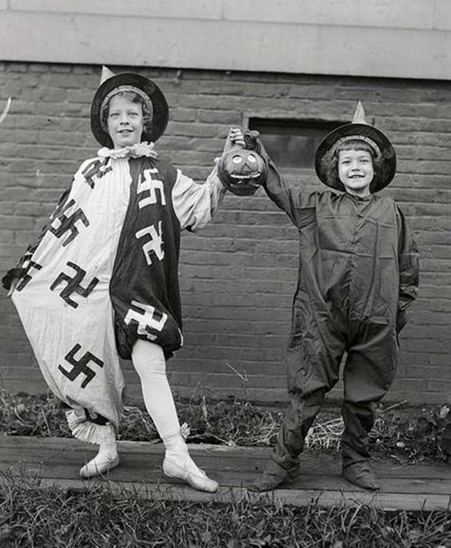 1918: a gyerkőcök Halloweenre készülnek