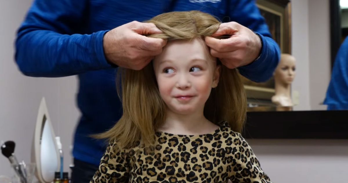 Ez történik az adományként felajánlott hajjal – megható videó