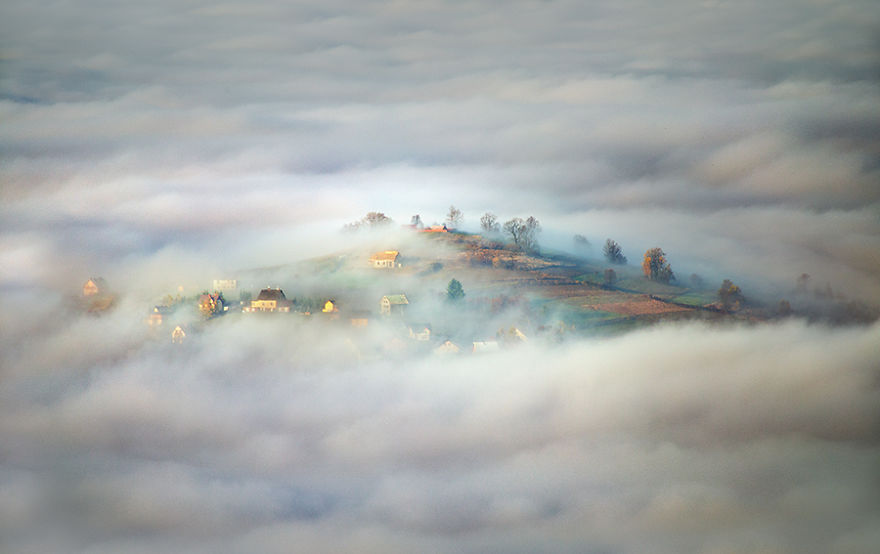 Village-in-clouds__880