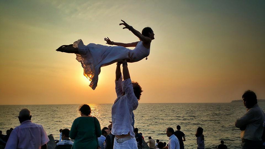 Az akrobata házaspár 38 helyen kelt egybe 83 nap alatt