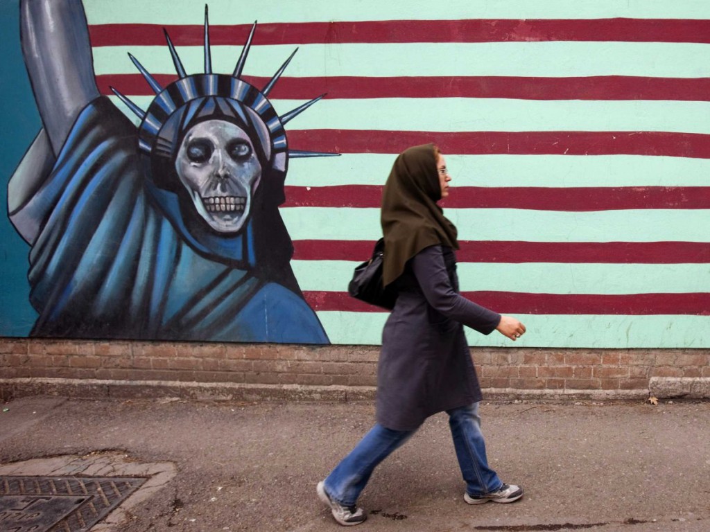 iran-anti-us-mural