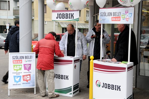 A Jobbik Budapesten is megkezdte az aláírásgyűjtést