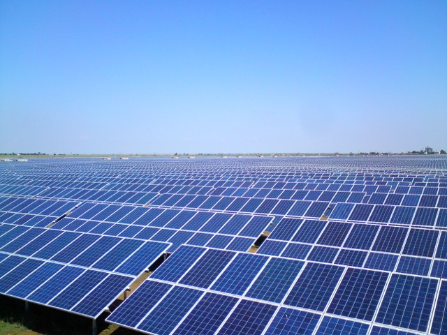 Több mint kétezer napelemet telepítenek a Szegedi Tudományegyetem épületeire