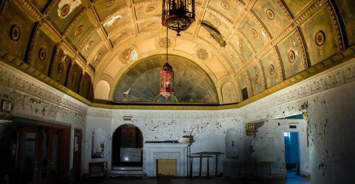 Egy 30 éve elhagyatott színház kísérteties szépsége