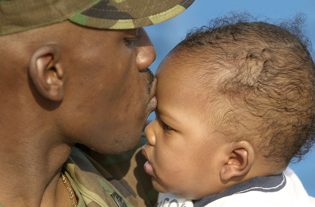 A-soldier-meets-his-infant-son.2