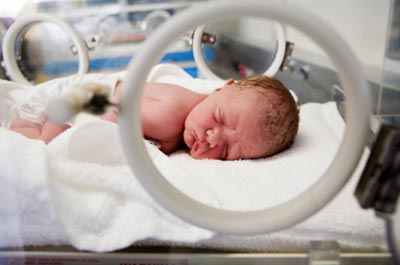 Csecsemőt helyeztek el a Heim Pál kórház inkubátorában