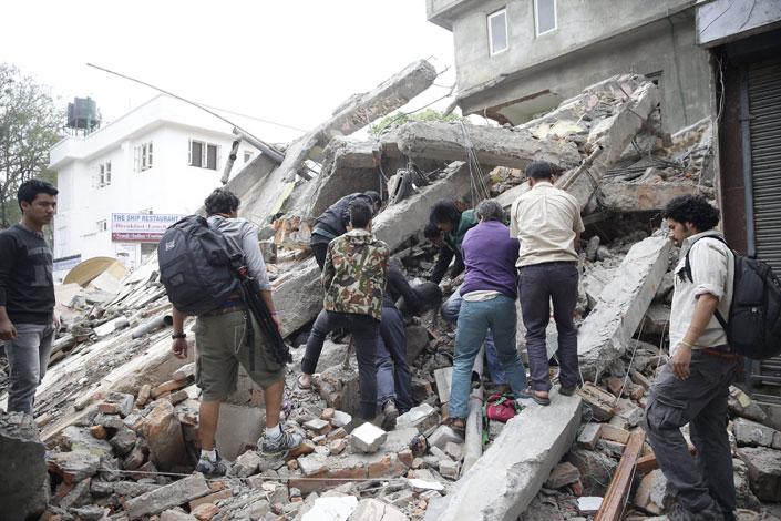 Nepáli földrengés - Az első 72 óra a legfontosabb a mentőkutyás szakértő szerint