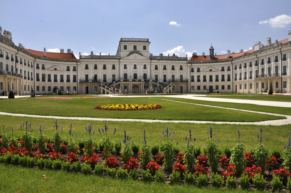 Május végére megújulnak a fertődi Esterházy-kastély parkjai
