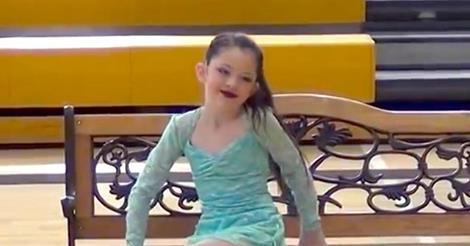 Megható! Ilyen csodásan táncol amputált lábbal a 8 éves kislány – videó