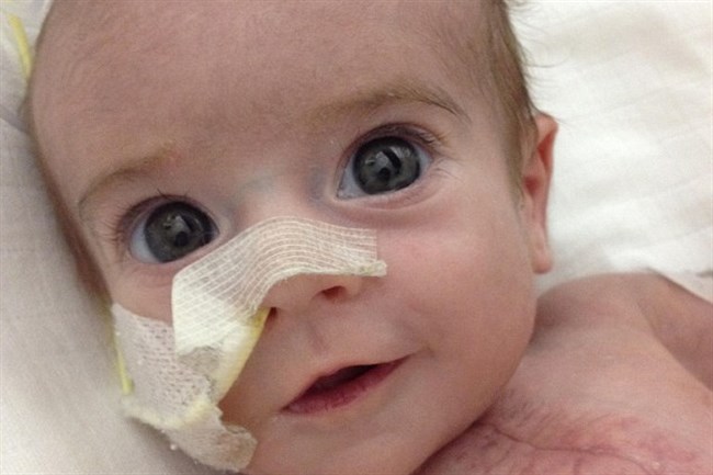 Még az orvosok sem hitték, mégis megélte első szülinapját a félszívvel született kisfiú
