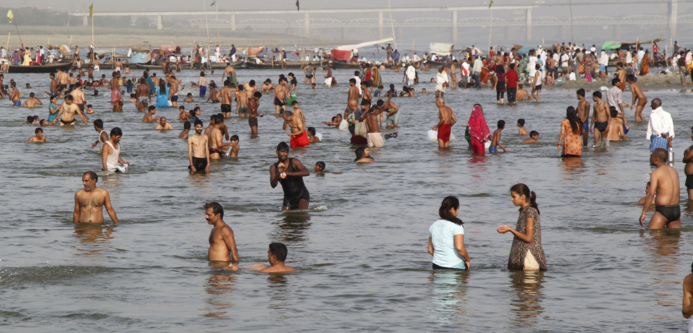 ALLAHABAD, INDIA - 2015/05/24: People enjoy the beach to beat the rising temperature in Allahabad. Death was reported in some places in India due to heat wave for the past days. (Photo by Ravi Prakash/Pacific Press/LightRocket via Getty Images)