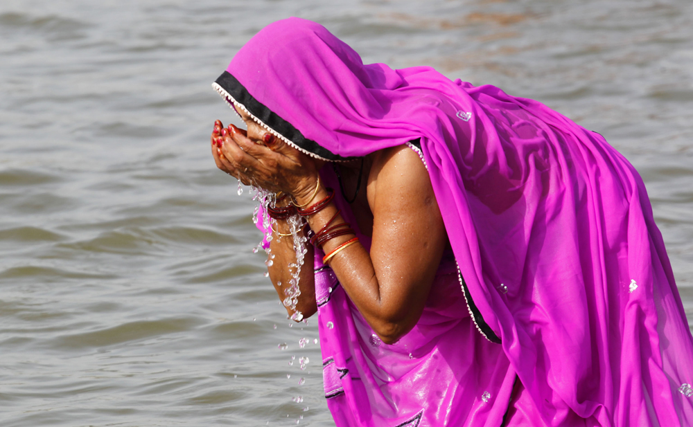 ALLAHABAD, INDIA - 2015/05/24: A woman  enjoying  the beach to beat the rising temperature in Allahabad. Death was reported in some places in India due to heat wave for the past days. (Photo by Ravi Prakash/Pacific Press/LightRocket via Getty Images)