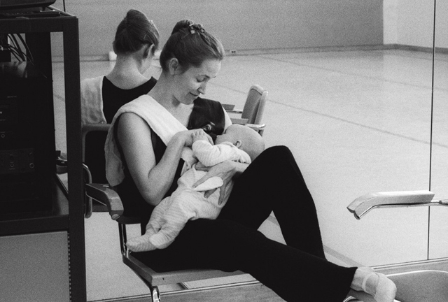 Ilyen az élete a balerináknak, akik anyák is – fotók