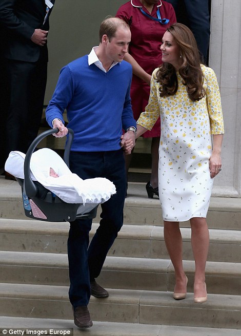 283EEB7A00000578-3044227-The_Duke_and_Duchess_of_Cambridge_held_hands_tightly_as_they_wal-a-14_1430641636855