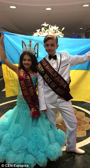 2914547F00000578-3097358-With_Mr_World_Junior_Arseny_Magega_who_also_is_Ukrainian_from_Te-a-5_1432648022357