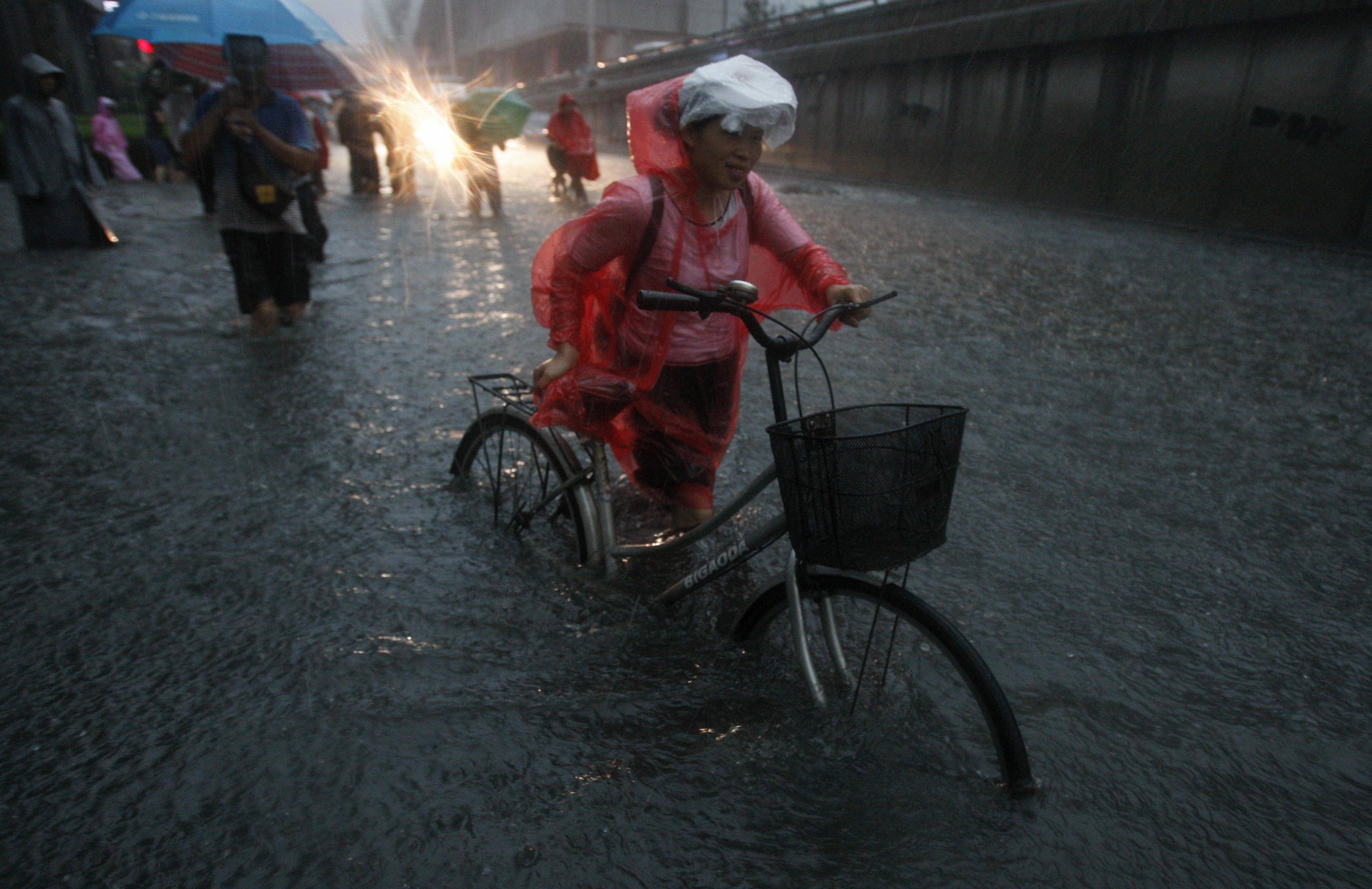 Több tucat halottja van már az idei esőknek, áradásoknak Kínában